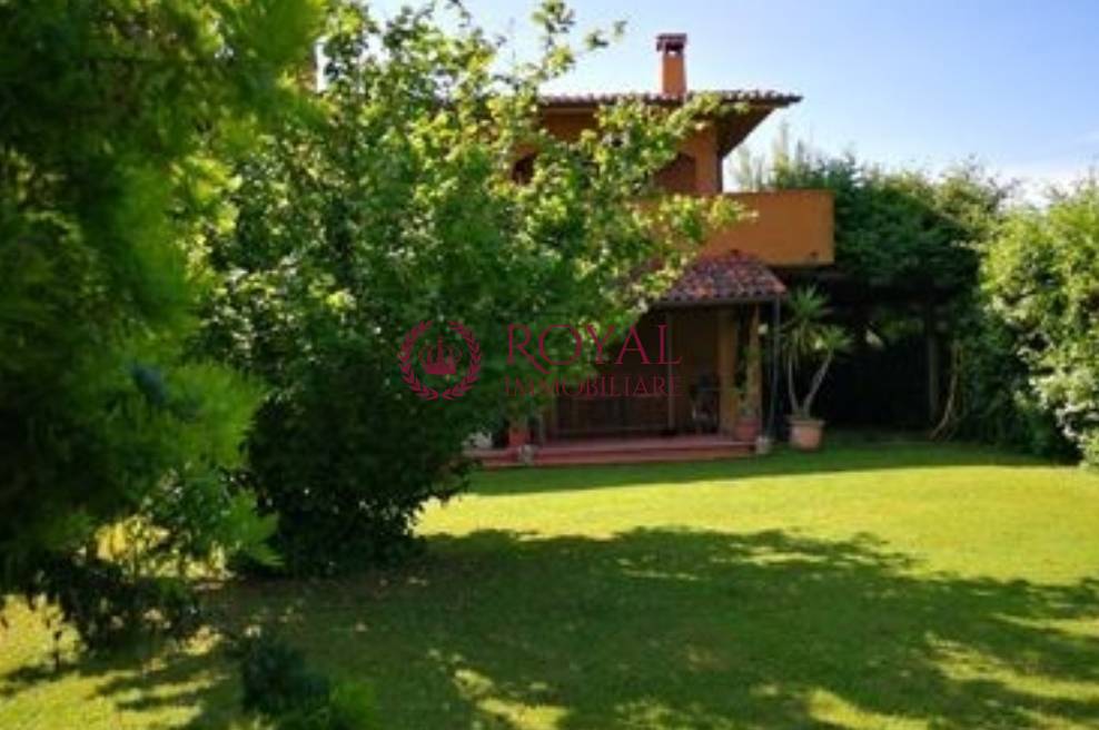  forte-dei-marmi vendita quart: vittoria apuana royal-immobiliare-professional-s.a.s.