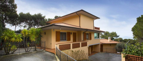 Villa in Vendita a Rosignano Marittimo