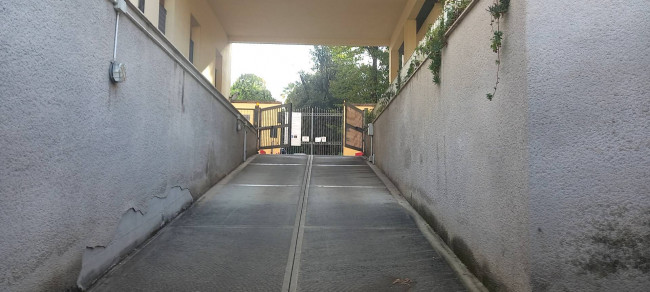 Box o garage in Vendita a Livorno