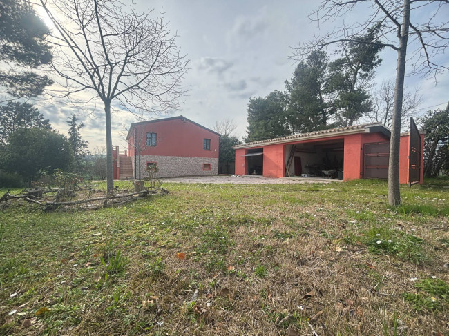 Casale in vendita a Monte San Giusto