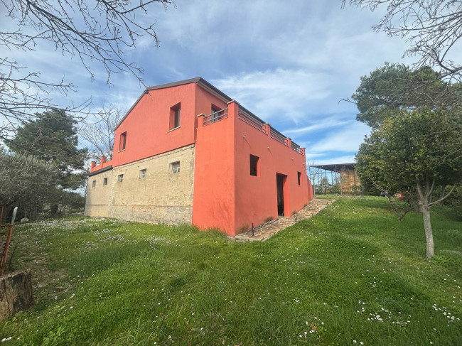 Casale in vendita a Monte San Giusto