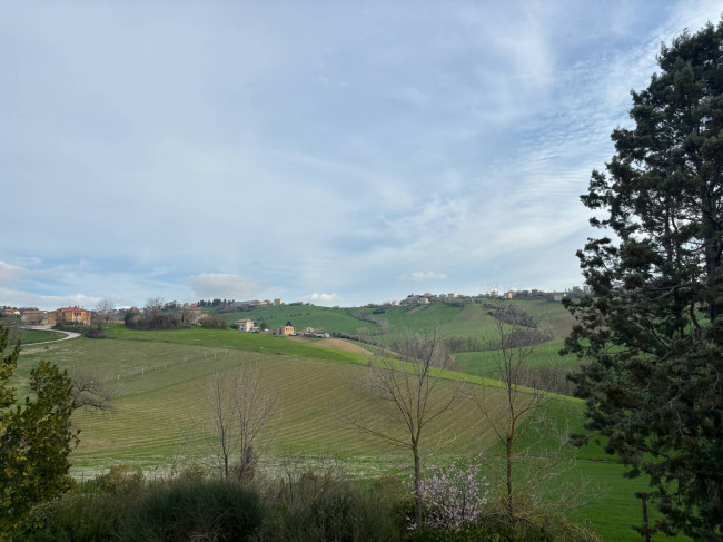 Casale in vendita a Monte San Giusto