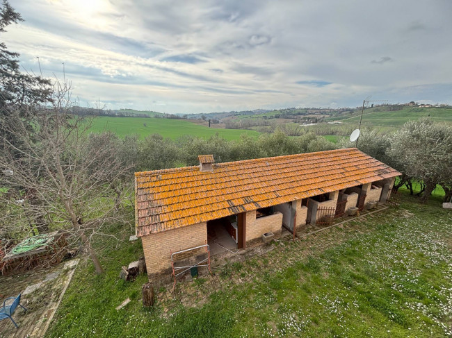 Casale in vendita a Monte San Giusto