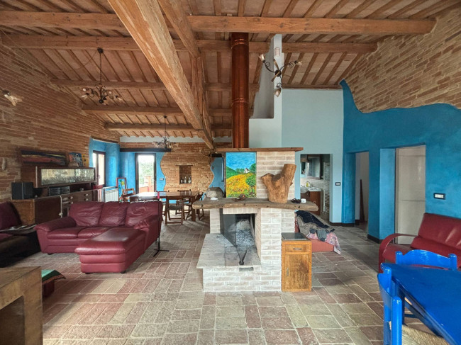 Casale in vendita a Monte San Giusto