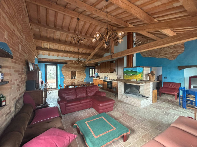 Casale in vendita a Monte San Giusto