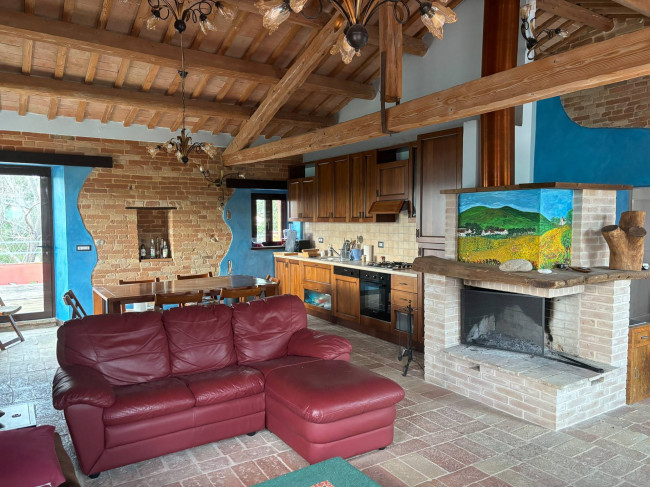 Casale in vendita a Monte San Giusto