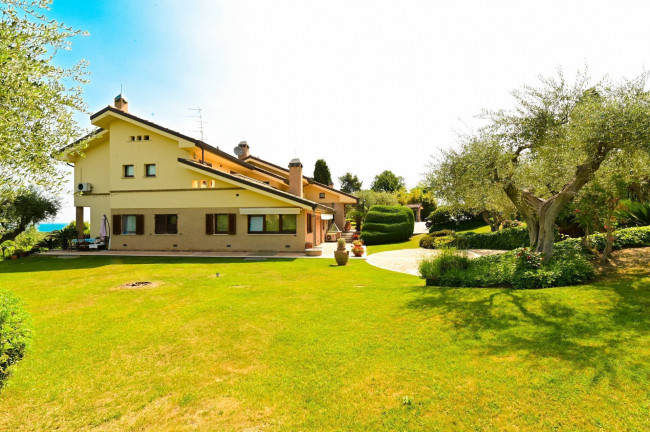 Villa in vendita a Civitanova Marche