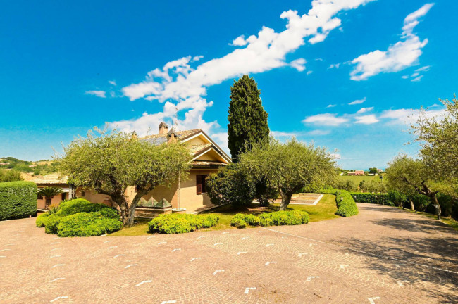 Villa in vendita a Civitanova Marche