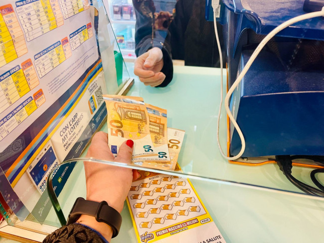 Tabaccheria in vendita a Civitanova Marche