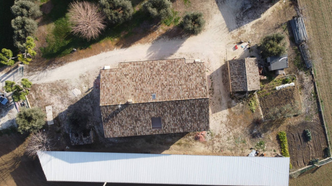 Casale in vendita a Montecosaro