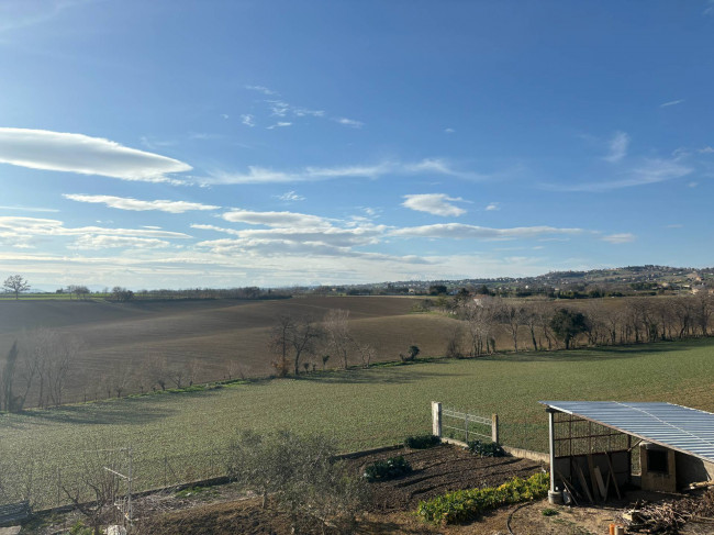 Casale in vendita a Montecosaro