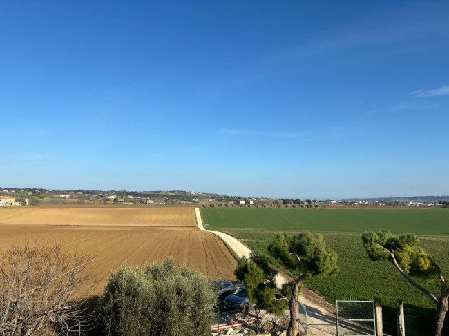 Casale in vendita a Montecosaro