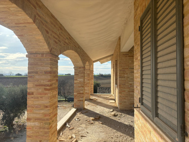 Casale in vendita a Montecosaro