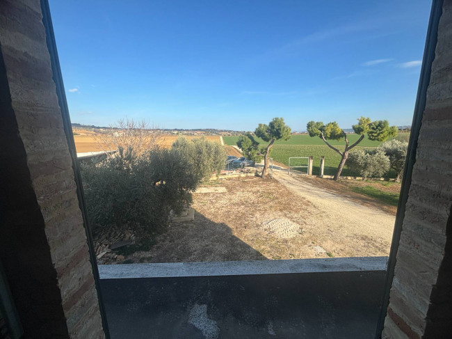Casale in vendita a Montecosaro