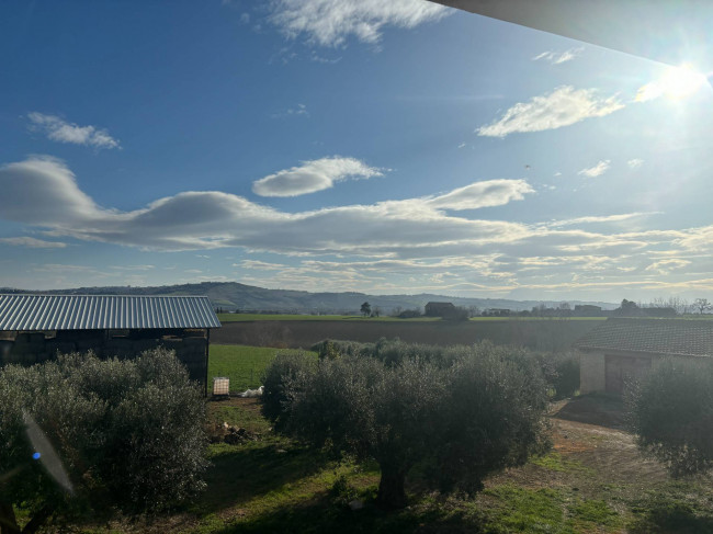 Casale in vendita a Montecosaro