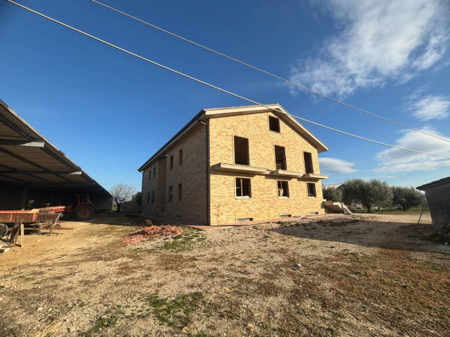 Casale in vendita a Montecosaro