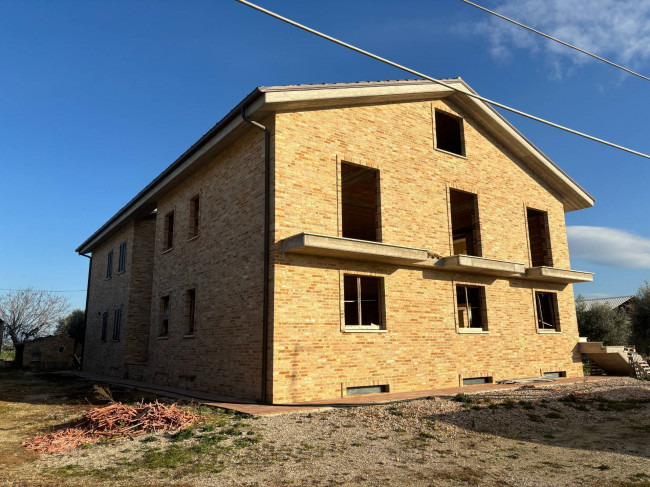 Casale in vendita a Montecosaro