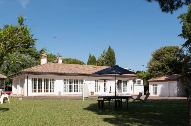 Villa in vendita a Civitanova Marche