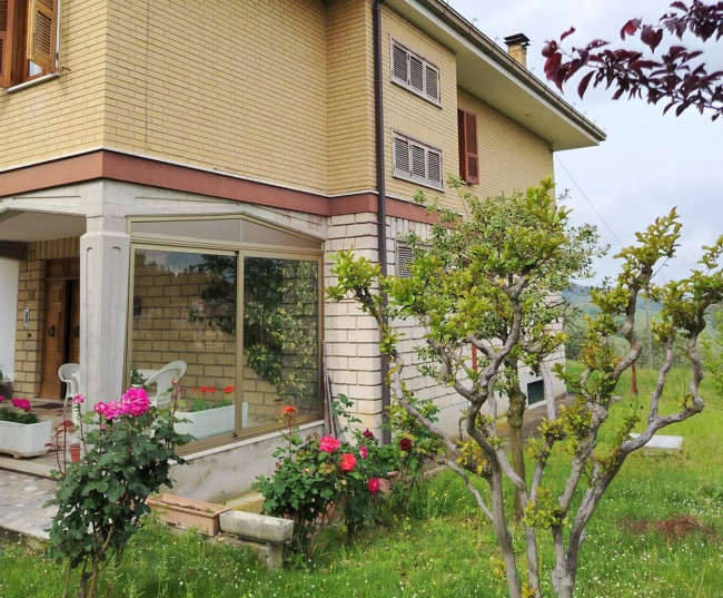Casa colonica in vendita a Montottone