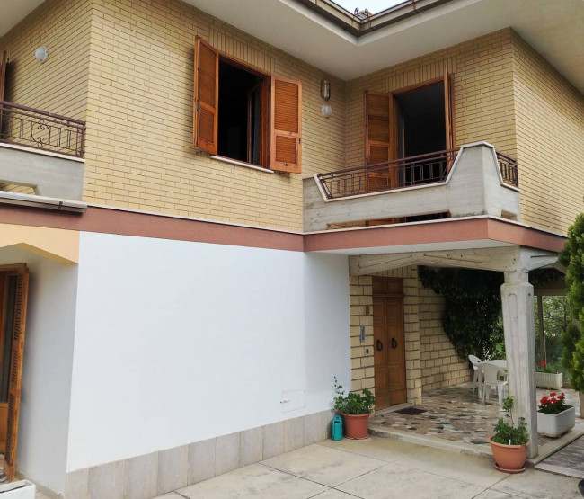 Casa colonica in vendita a Montottone