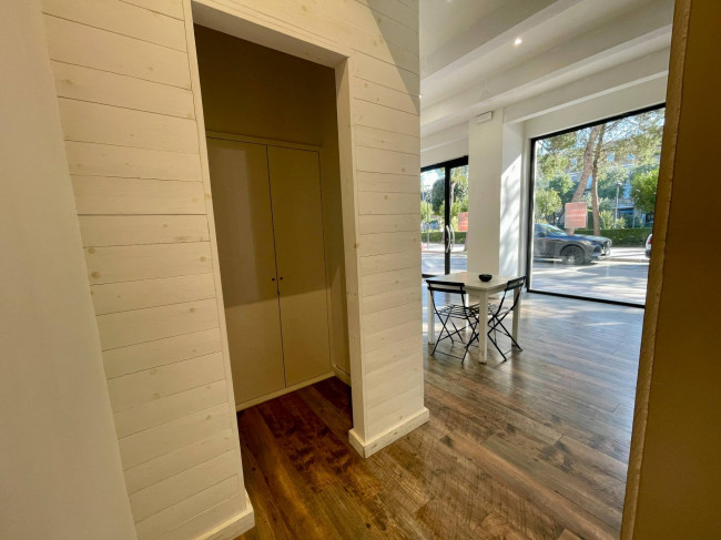 Locale commerciale in affitto a Civitanova Marche