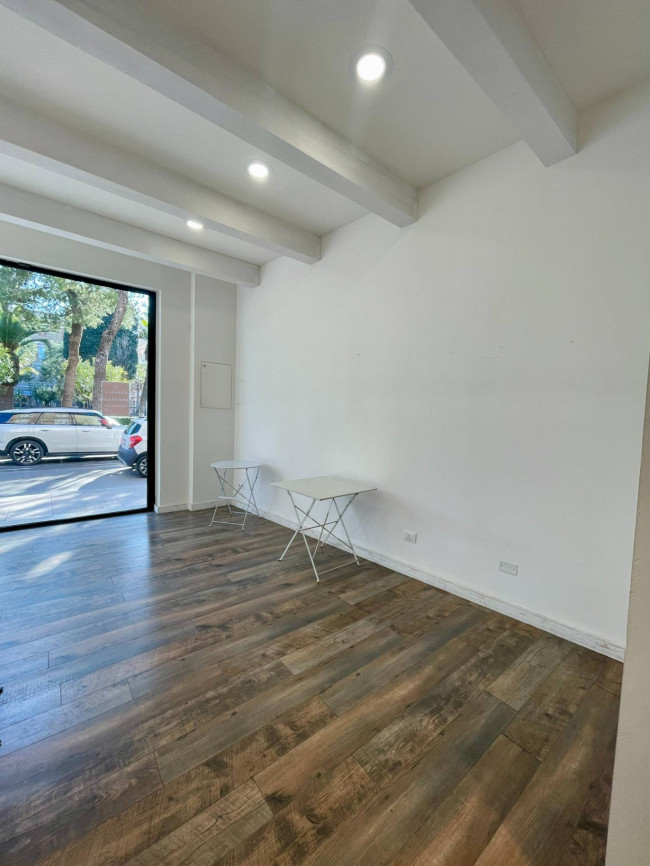 Locale commerciale in affitto a Civitanova Marche