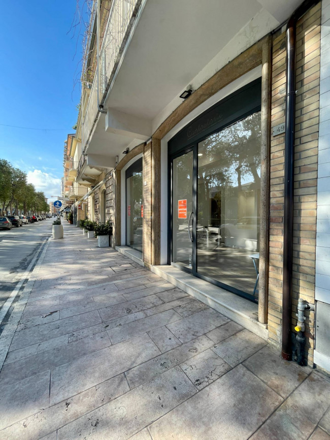 Locale commerciale in affitto a Civitanova Marche