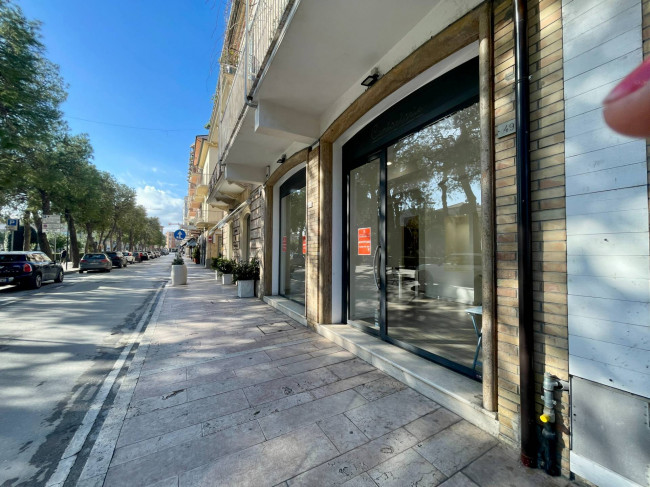 Locale commerciale in affitto a Civitanova Marche