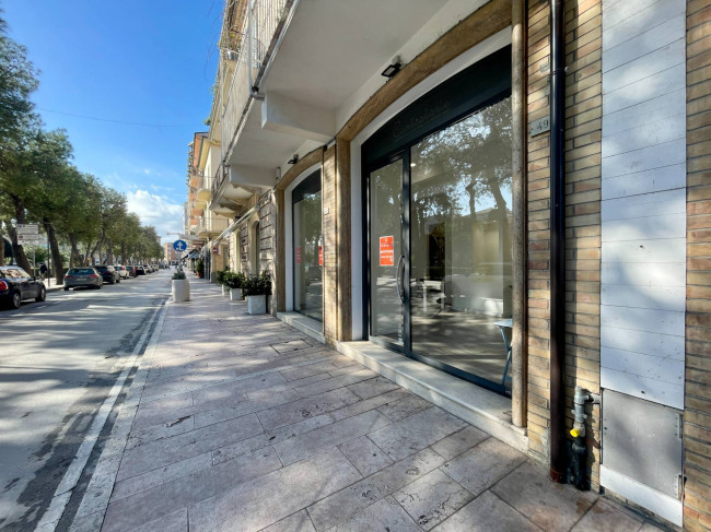 Locale commerciale in affitto a Civitanova Marche