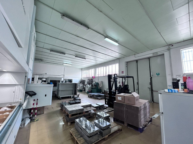 Capannone in vendita a Civitanova Marche