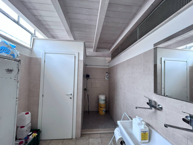 Capannone in vendita a Civitanova Marche