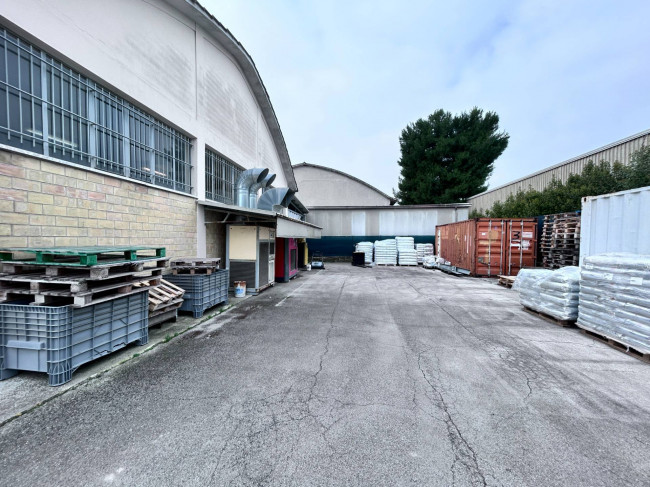 Capannone in vendita a Civitanova Marche