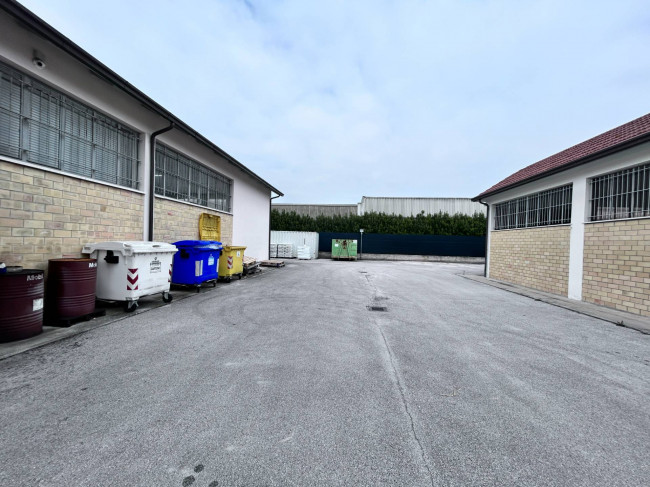 Capannone in vendita a Civitanova Marche