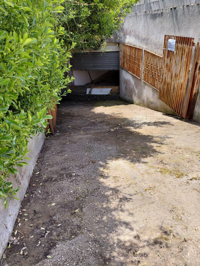 Box o garage in vendita a Nettuno