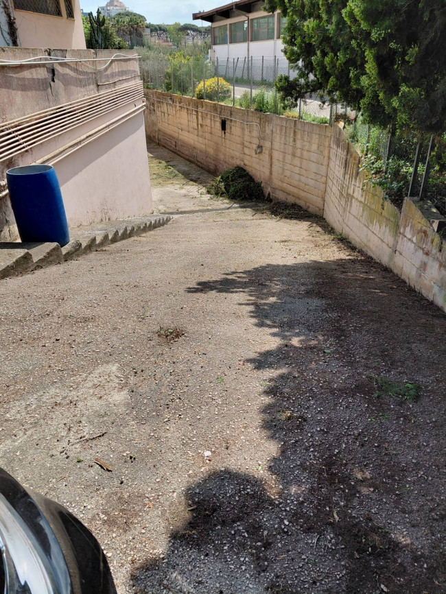 Box o garage in vendita a Nettuno