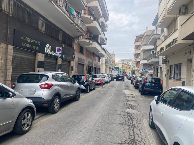 Locale commerciale in affitto a Nettuno
