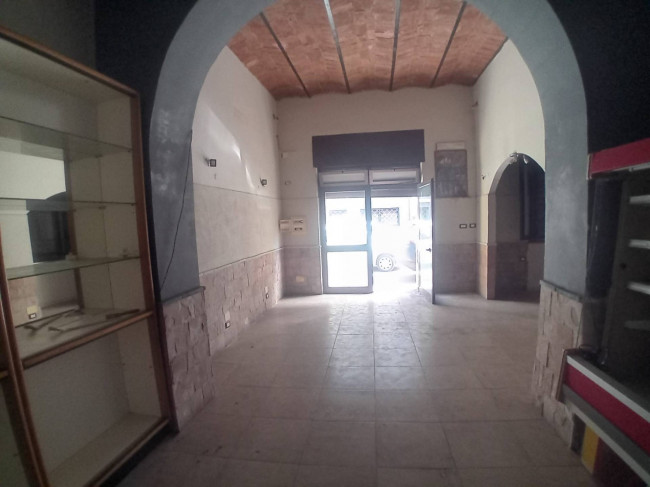 Locale commerciale in vendita a Nettuno