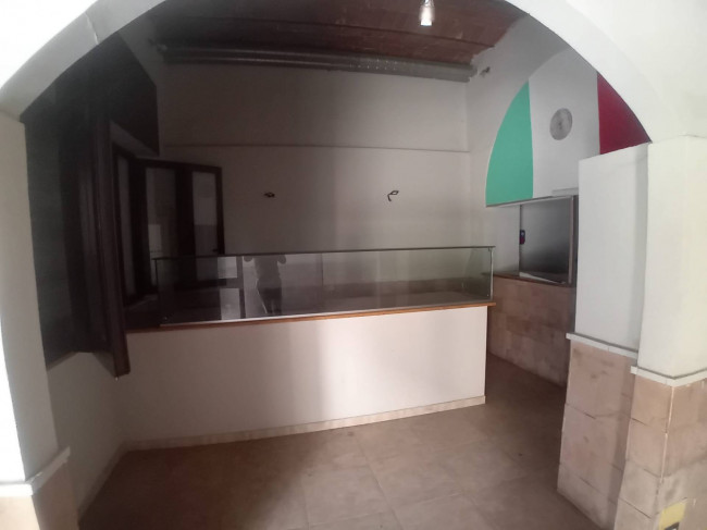 Locale commerciale in vendita a Nettuno