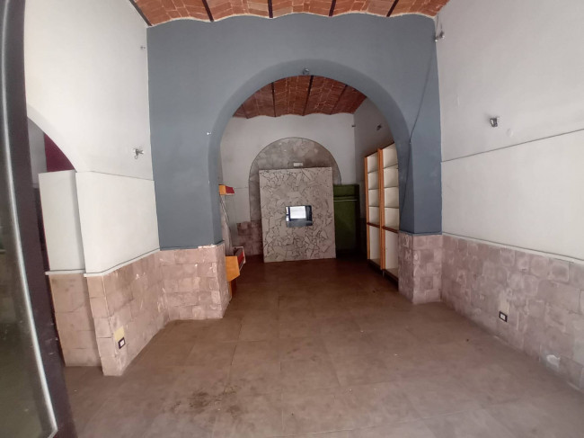 Locale commerciale in vendita a Nettuno