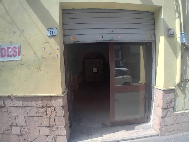 Locale commerciale in vendita a Nettuno