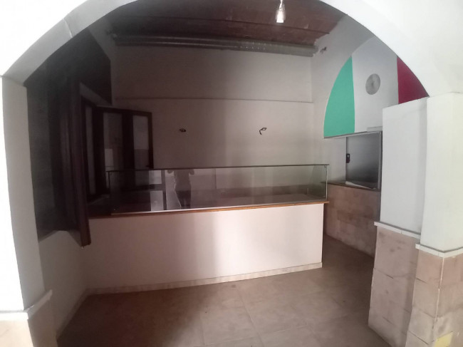 Locale commerciale in vendita a Nettuno