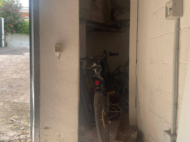 Box o garage in vendita a Anzio