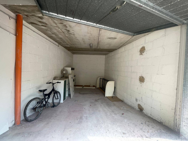 Box o garage in vendita a Anzio