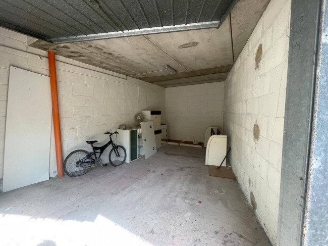 Box o garage in vendita a Anzio