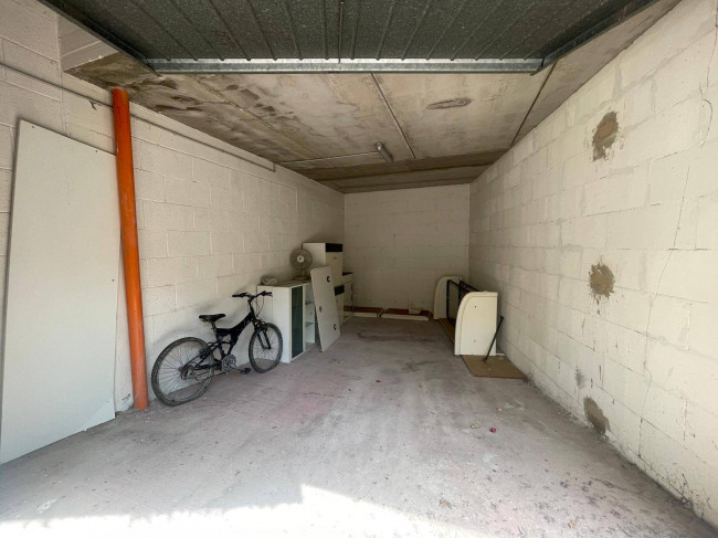 Box o garage in vendita a Anzio