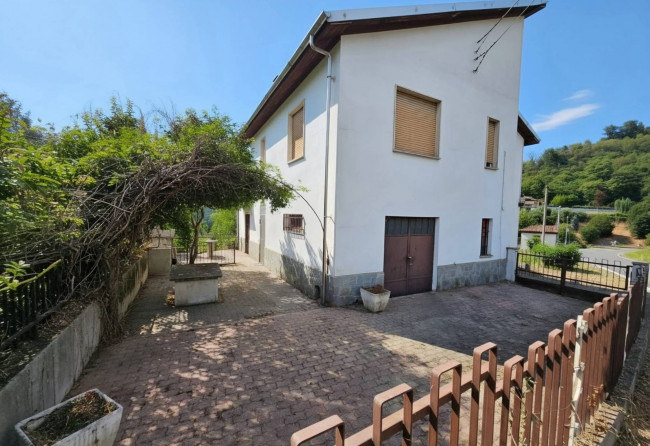 Villa in vendita a Mongardino