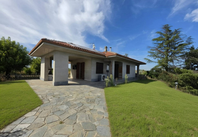 Villa in vendita a Portacomaro