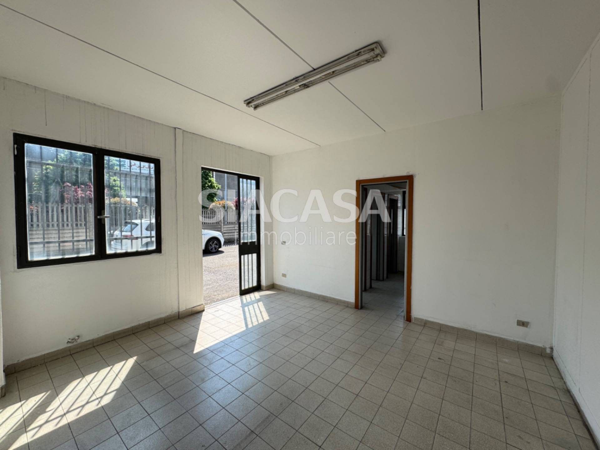 Fondo commerciale in affitto a Canonica D'adda (BG)