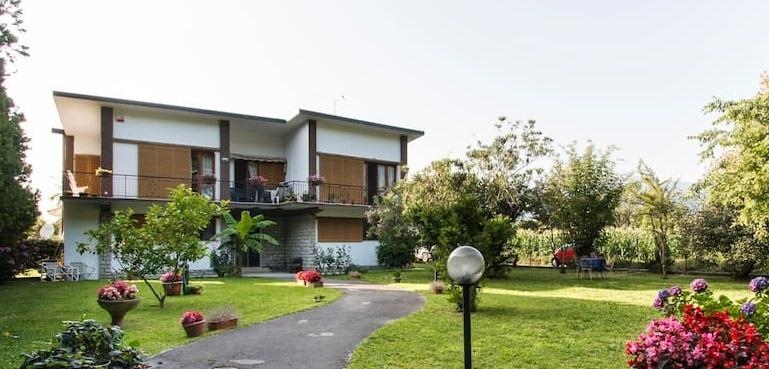 Villa PIETRASANTA vendita    L