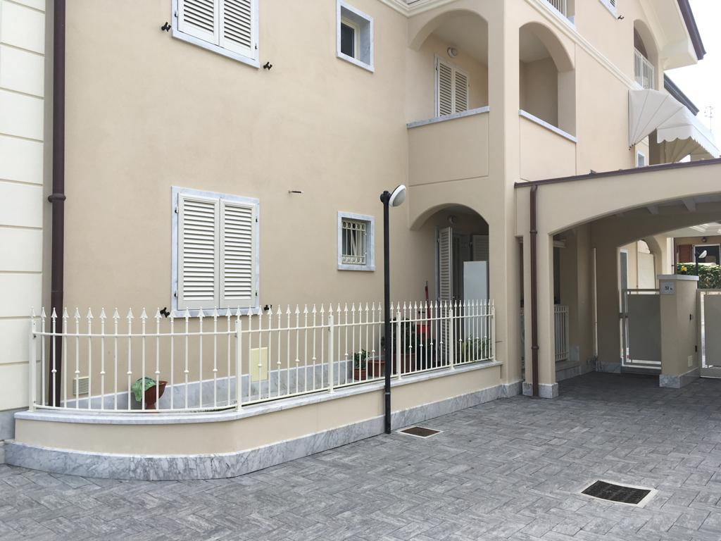 Appartamento CARRARA vendita  Marina di Carrara  L